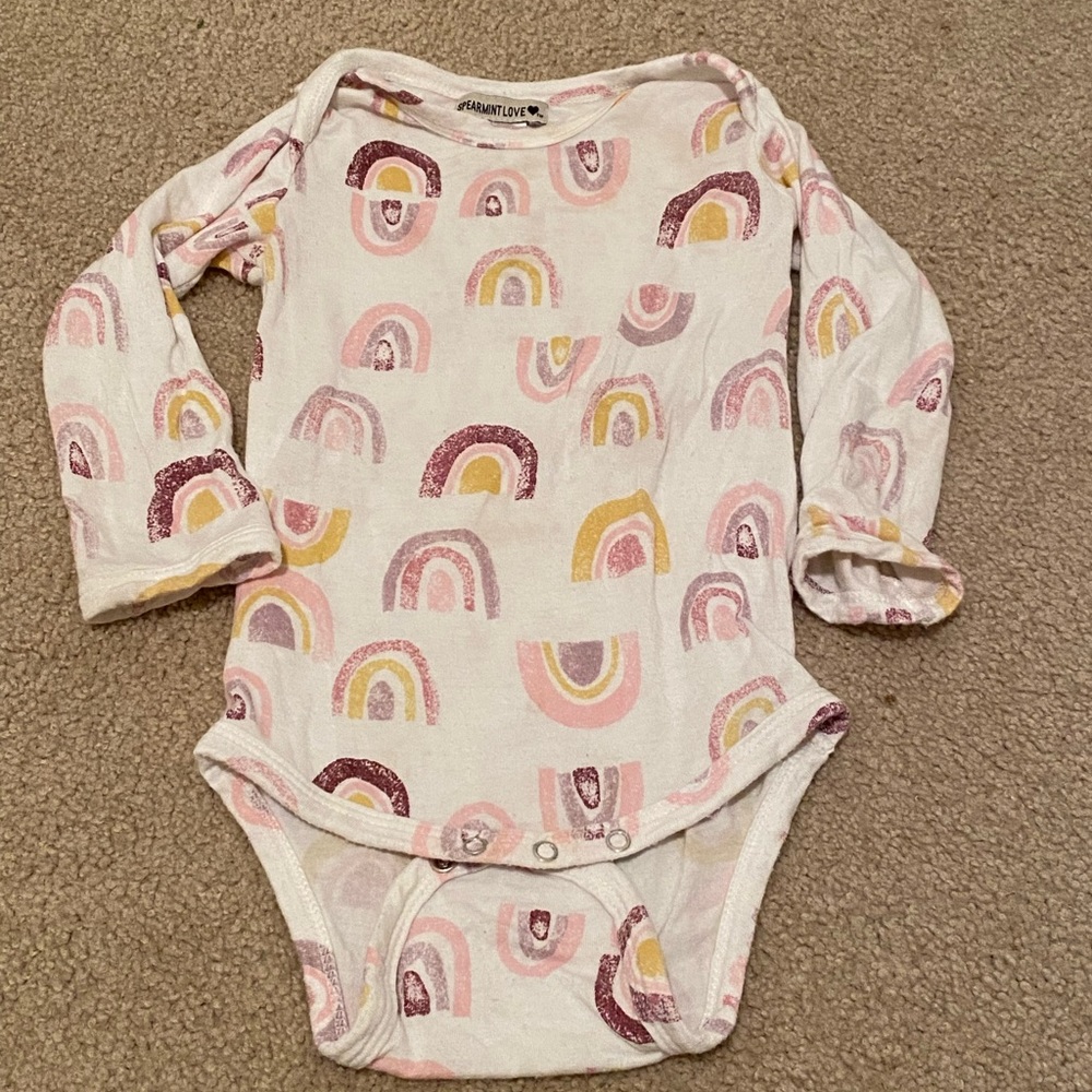 SpearmintLOVE onesie rainbow 12/18
